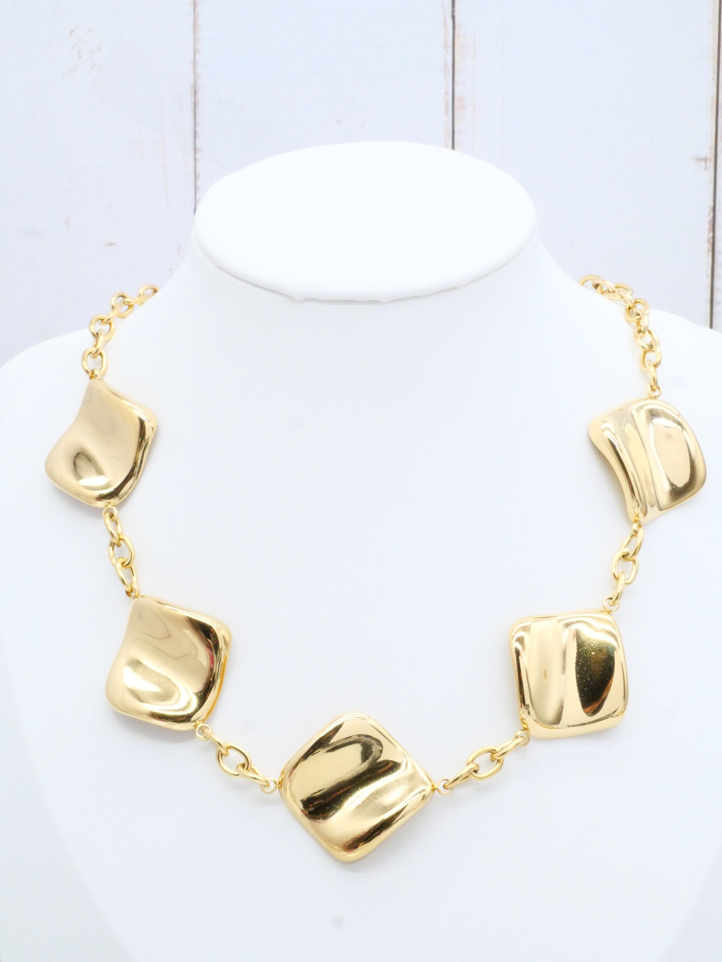 Collier TARY