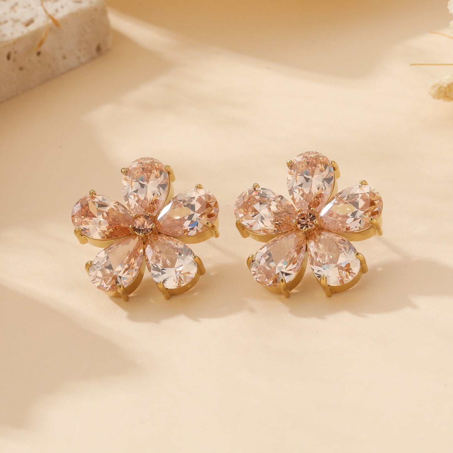 Boucle d’oreille FLEUR STRASS