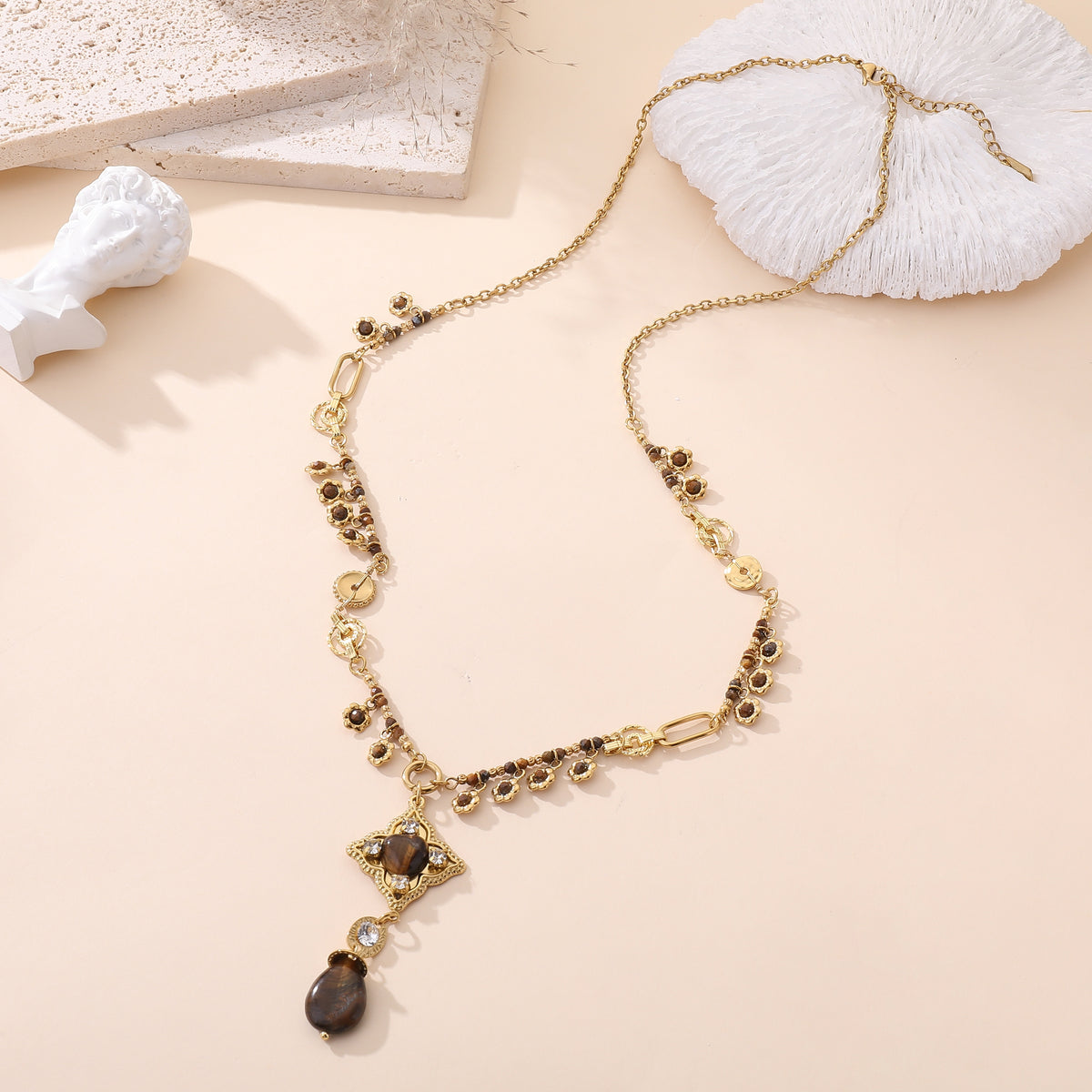 Collier Y ANYA