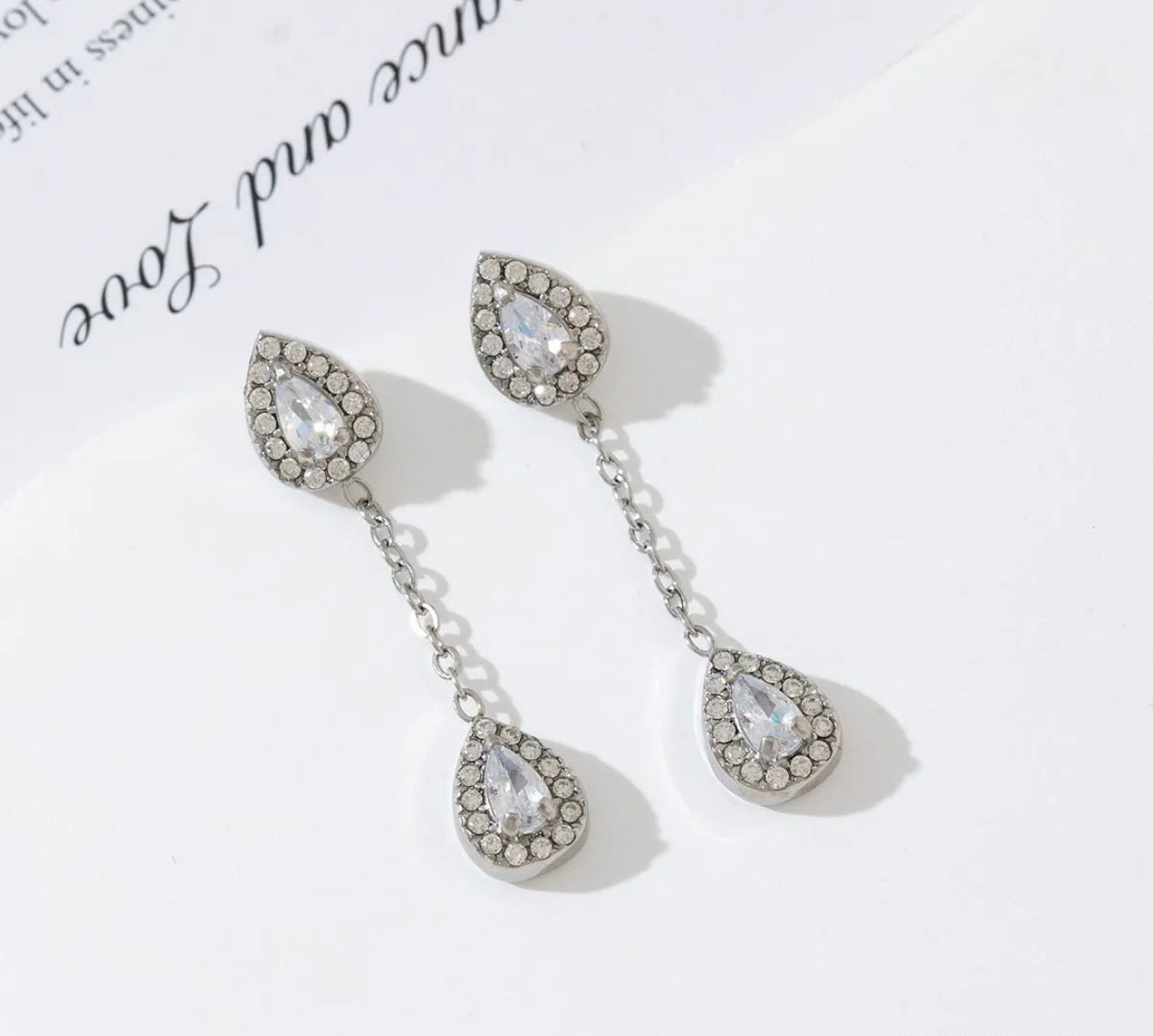 Boucle d’oreille GOUTTE STRASS
