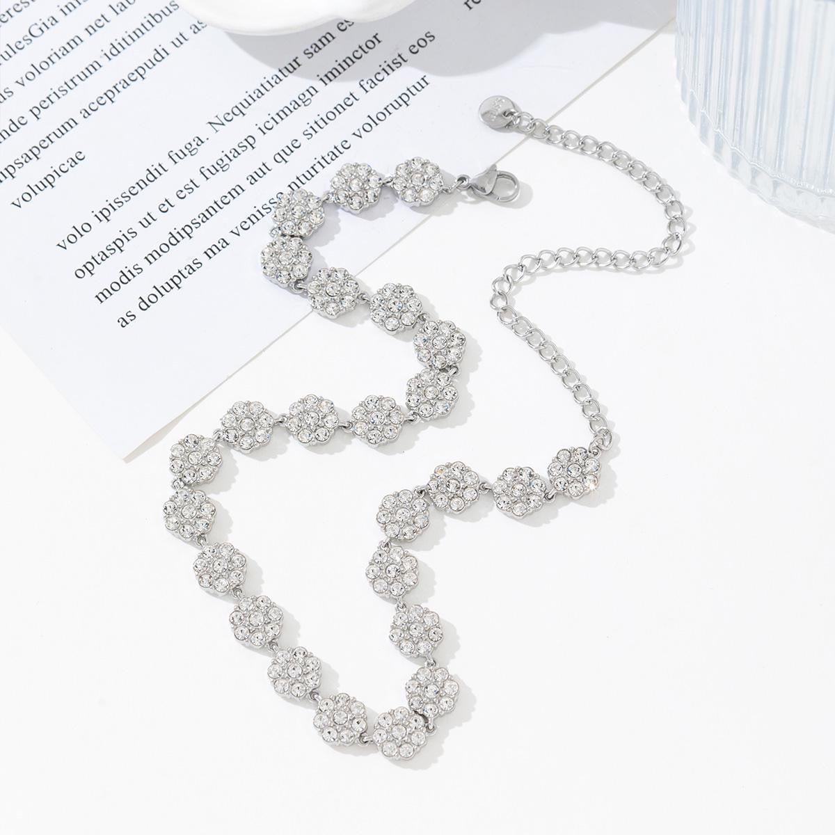 Collier strass fleur