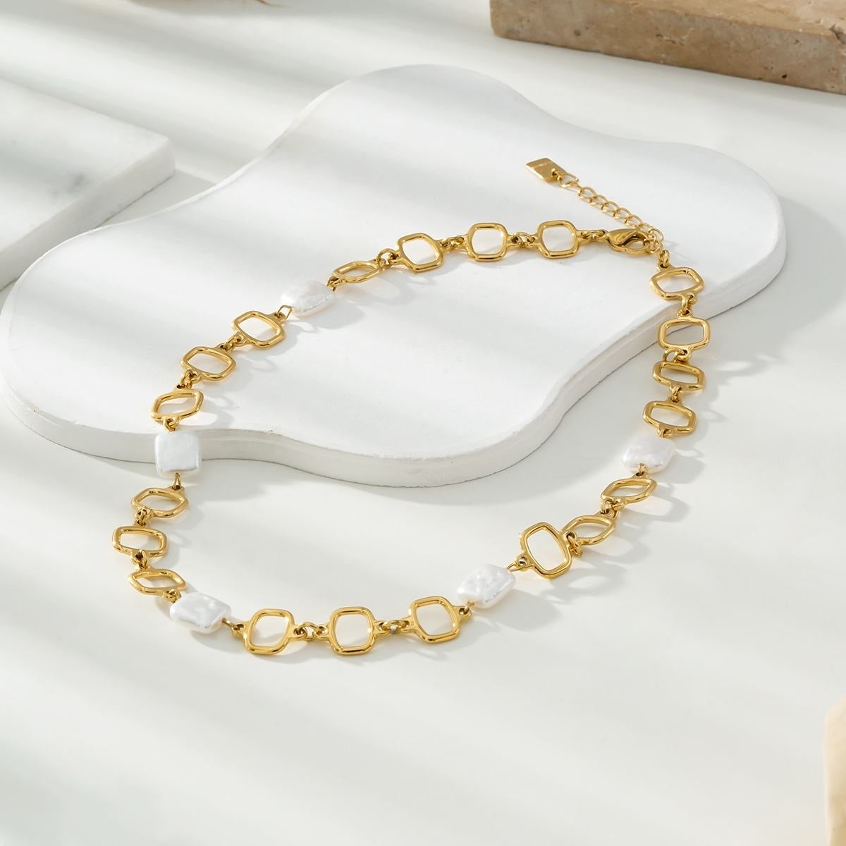 COLLIER KANIA