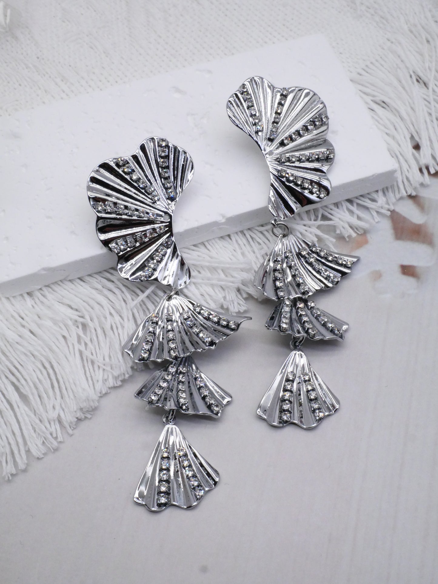 Boucle d’oreille FEUILLE STRASS